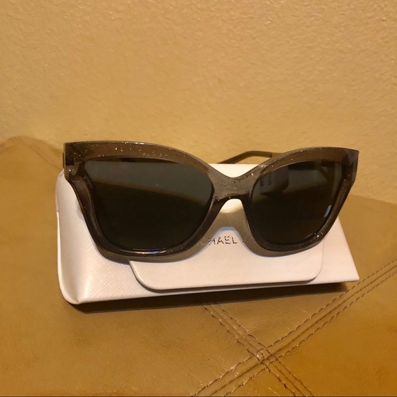 MICHAEL KORS SUNGLASSES - Picture 5 of 8
